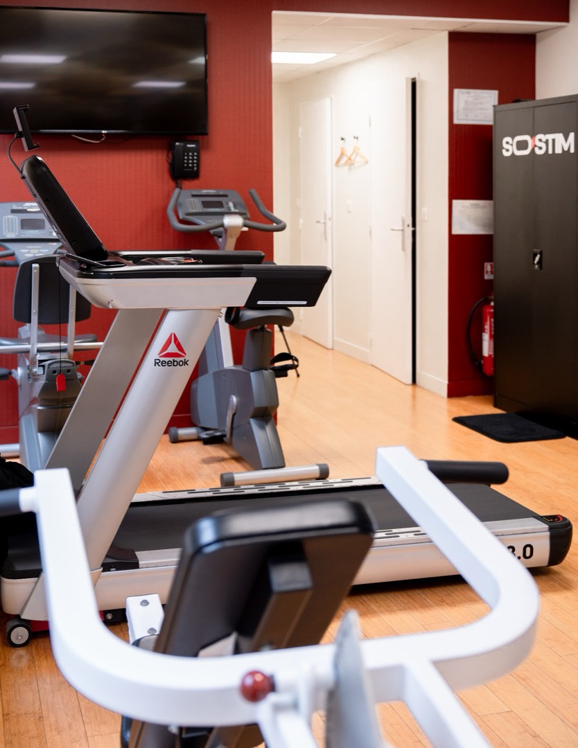 Espace d'un studio SO STIM équipé pour les séances d'électrostimulation EMS