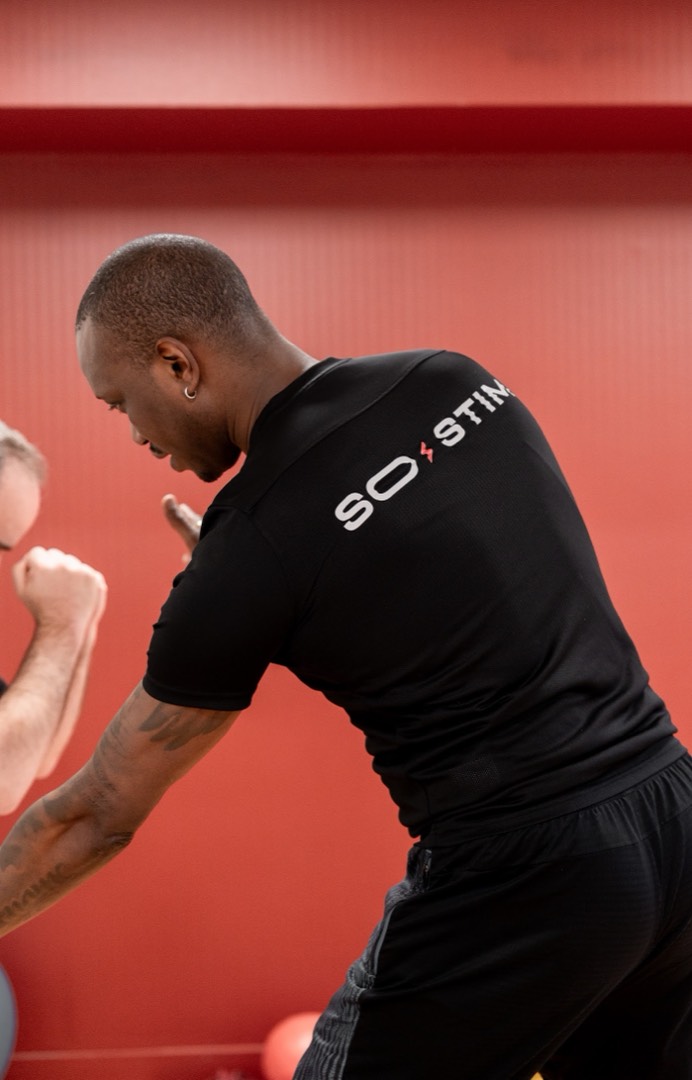 Séance EMS courte et intense avec coach, entraînement efficace en 20 minutes